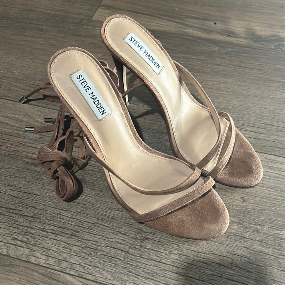 SEXY STEVE MADDEN LACE UP PUMPS